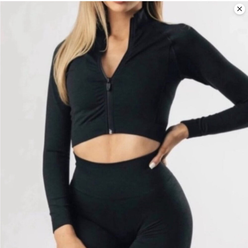 Alphalete cropped black seamless jacket